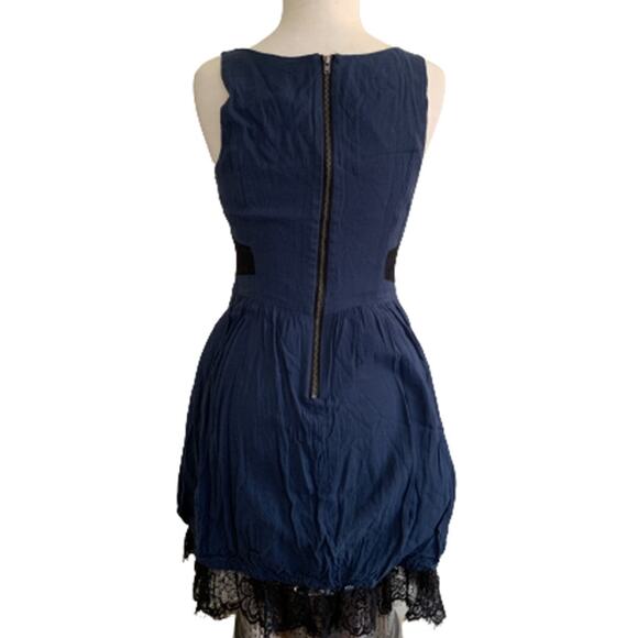 Free People Dress Blue Black Lace Accent Back Coutout Pleated Night Out Size 2 - Picture 2 of 4
